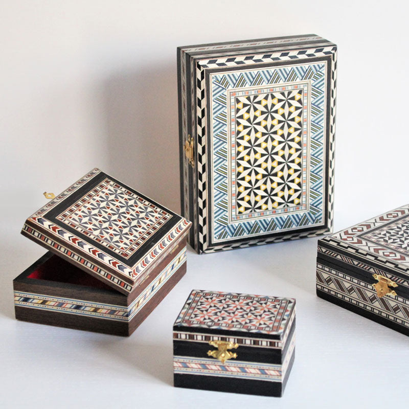 Rectangular jewelry box black/coral mosaic (12cm)